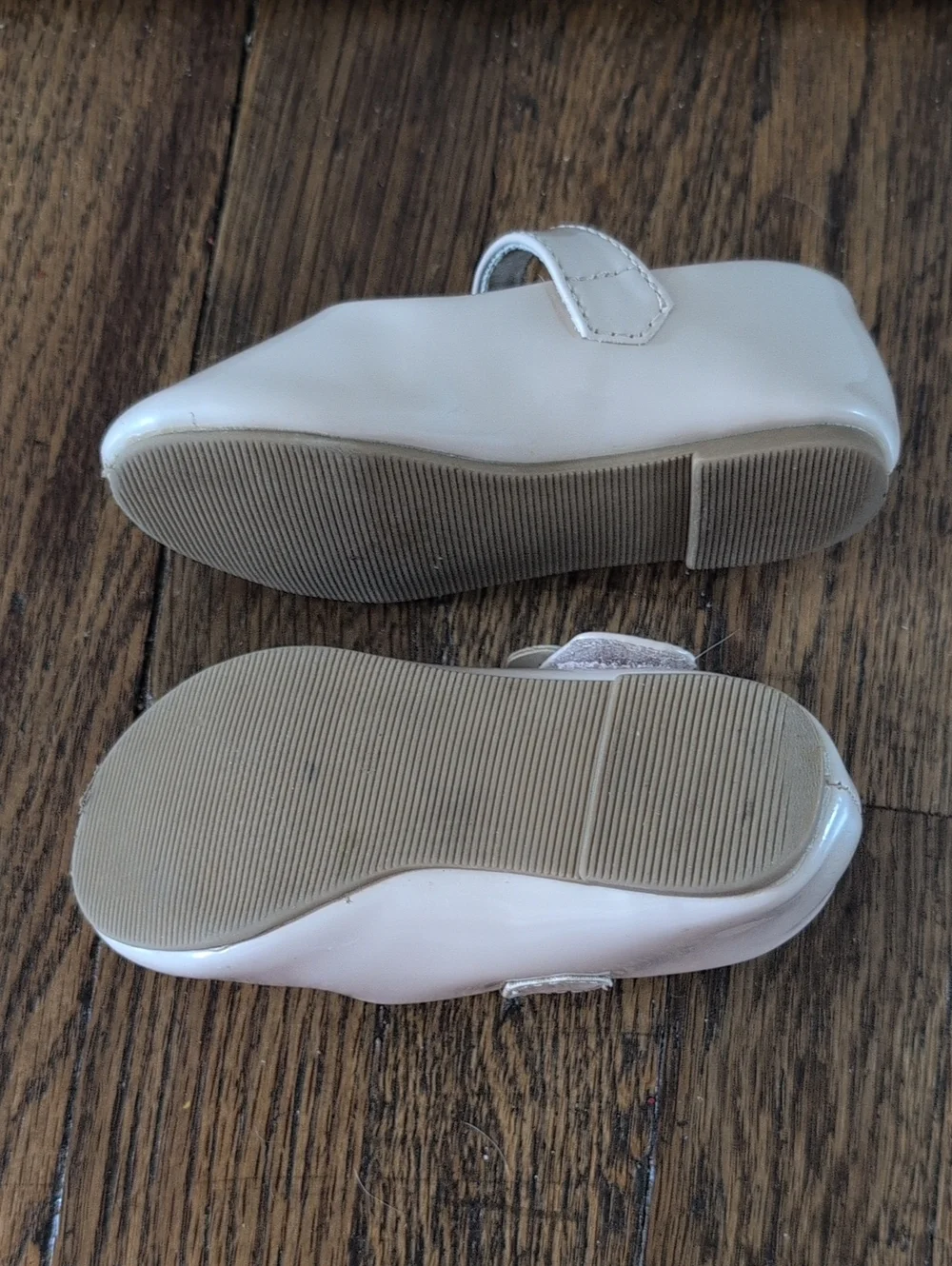 Girls' White Patent Velcro Mary Jane Shoes with Butterfly Accent Size 5